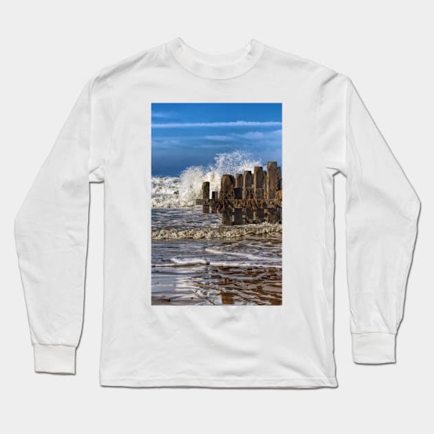 White waves on walcott beach Long Sleeve T-Shirt by avrilharris